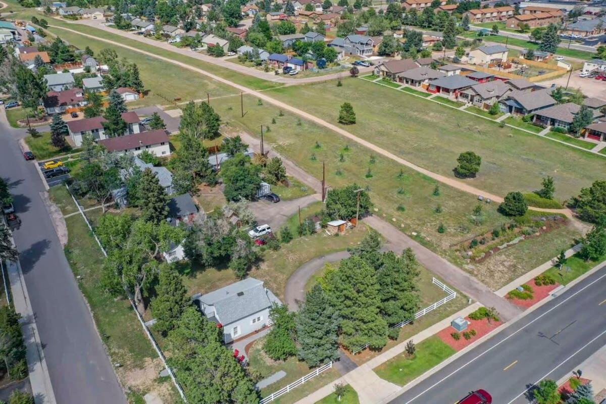 Вилла Old Farmhouse Downtown Monument Экстерьер фото